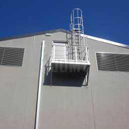 Einziehbare Leiter, Balkon und Käfigleiter für den Zugang zum Dach