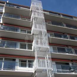 5-stöckige Käfig-Feuerleiter mit dekorativer Aluminium-Struktur für die Evakuierung über den Balkon eines Wohngebäudes